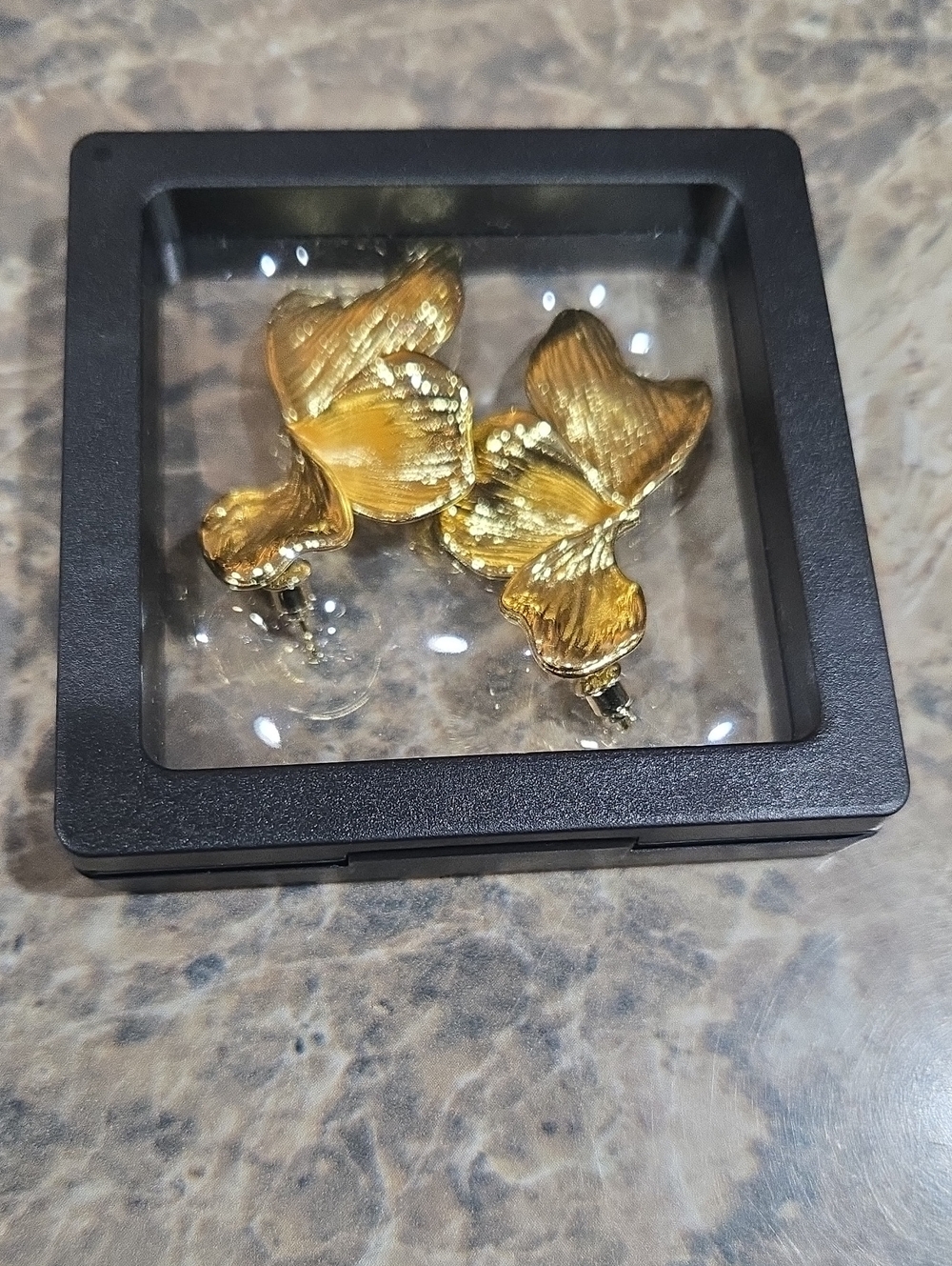 Source Unknown Gold Floral Petal Stud Earrings